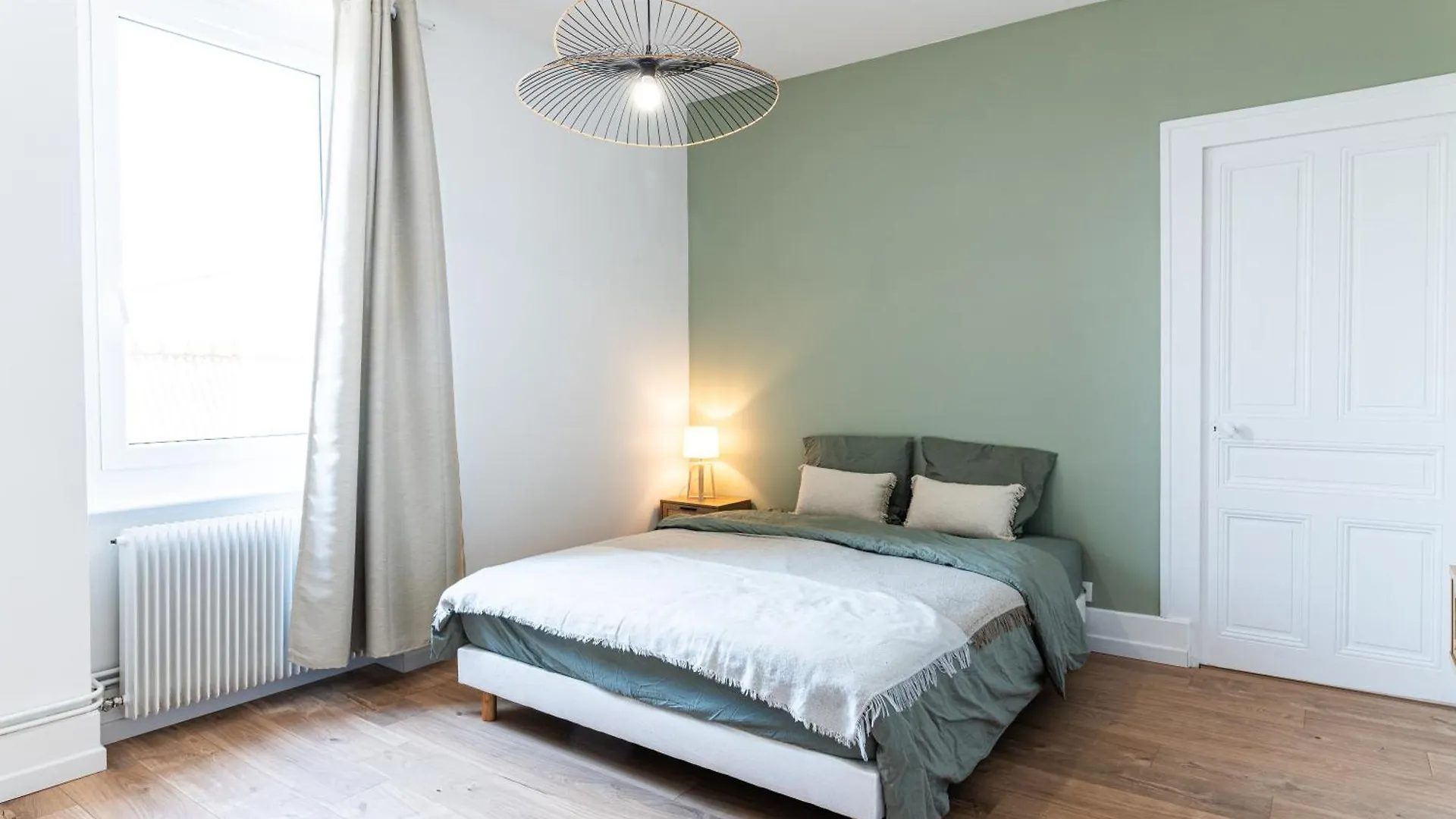 Grand Appartement Lumineux Avec Balcon Bourg-en-Bresse Frankrig