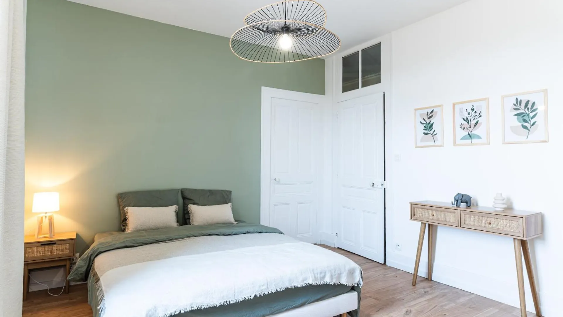 Grand Appartement Lumineux Avec Balcon Bourg-en-Bresse Lejlighed
