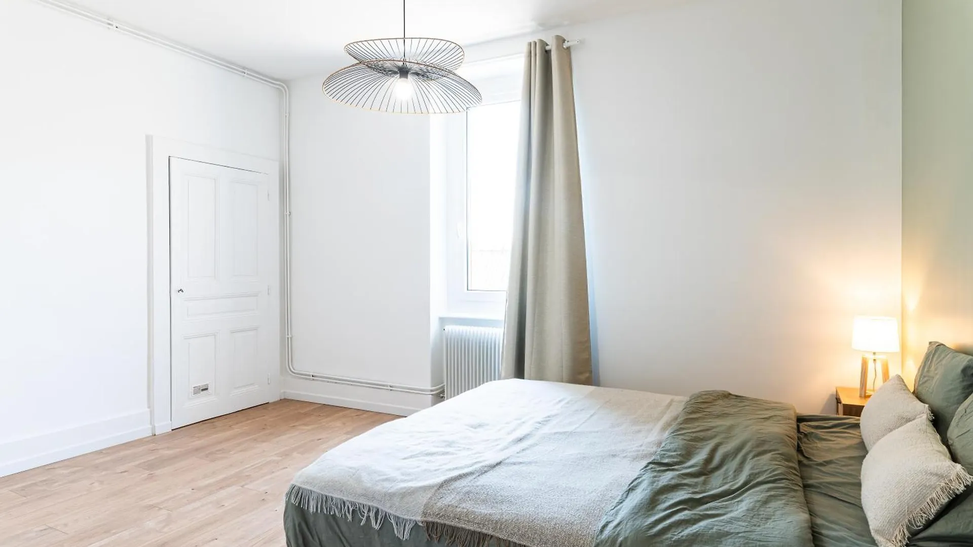Grand Appartement Lumineux Avec Balcon Bourg-en-Bresse 0*,