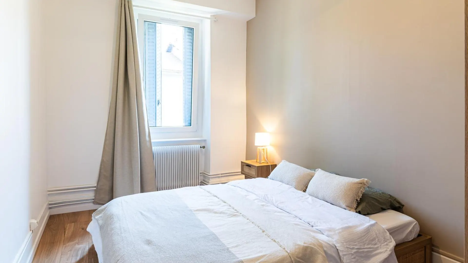 Grand Appartement Lumineux Avec Balcon Bourg-en-Bresse Apartment